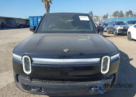 2025 Rivian R1S Adventure Dual Motor Large Pack/Adventure Dual Motor Max Pack z USA, uszkodzony, nr VIN 7PDSGBBA5SN055497